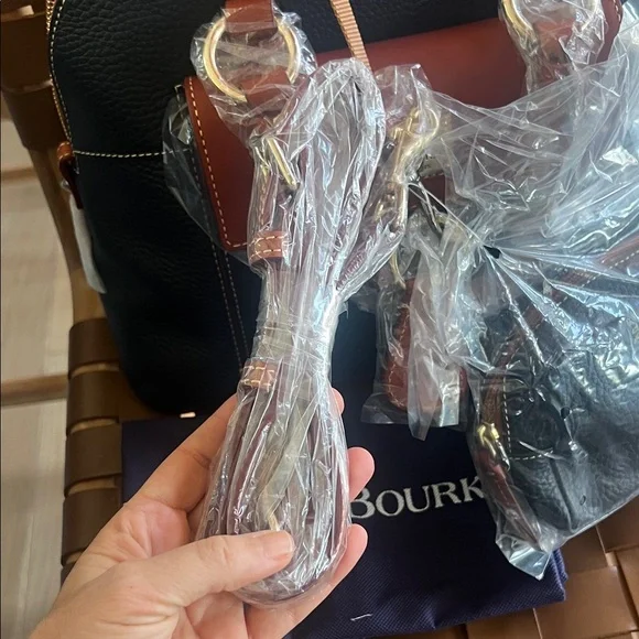 Dooney & Bourke midnight blue Aubrey Satchel. Includes cosmetic pouch NWT - Picture 7 of 9